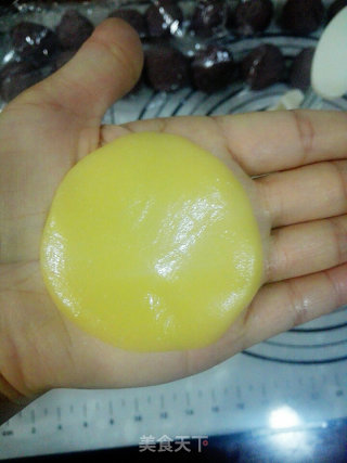 广式豆沙月饼的做法步骤：11
