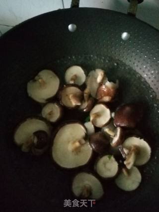 香菇酱打卤面的做法步骤：2