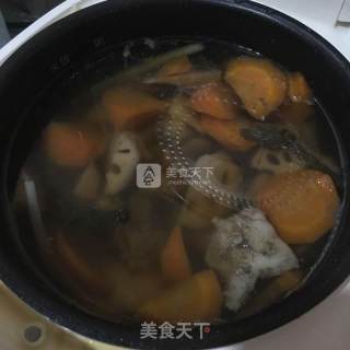 莲藕排骨汤的做法步骤：4
