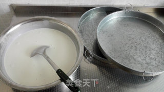 陕西凉皮的做法，另配有七彩凉皮的做法的做法步骤：1