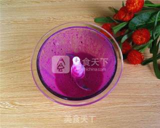 清爽可口的火龙果冰淇淋做法的做法步骤：3