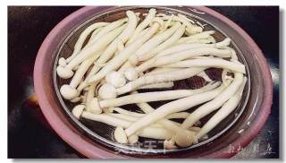 剁椒海鲜菇的做法步骤：2