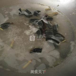 皮蛋芥菜汤的做法步骤：2