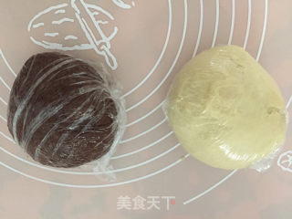 可可双色蜂蜜面包卷的做法步骤：6
