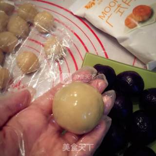 广式·蛋黄豆沙月饼的做法步骤：8
