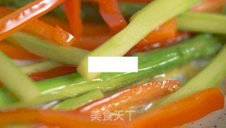小朋友最爱的芦笋腰果爆虾仁的做法步骤：5