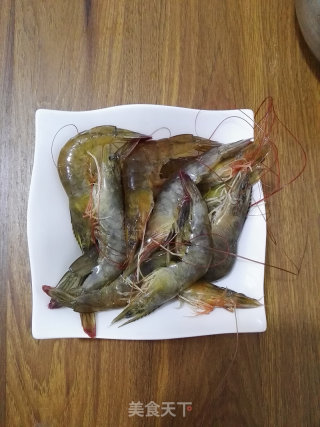 炸虾串的做法步骤：1