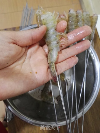 炸虾串的做法步骤：4