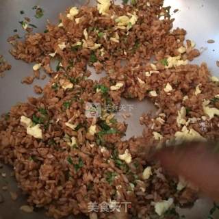 酱油炒饭的做法步骤：4