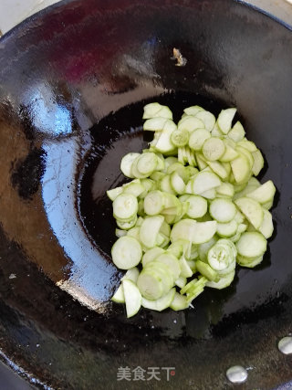 丝瓜炒鸡蛋的做法步骤：5