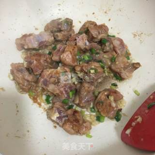 蚝油焖排骨的做法步骤：3