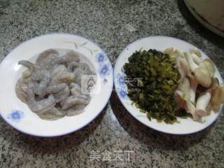 雪菜秀珍菇炒虾仁的做法步骤：1