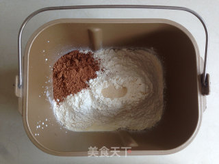 可可味淡奶油面包的做法步骤：2