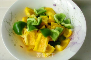 彩椒炒牛肉的做法步骤：2