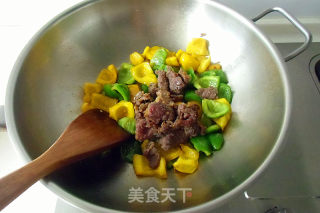 彩椒炒牛肉的做法步骤：7