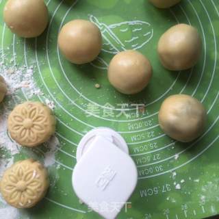 广式月饼简单做法的做法步骤：8