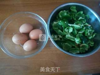 青椒鸡蛋的做法步骤：2
