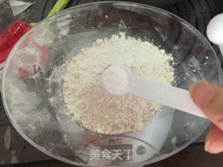 牛油果磅蛋糕的做法步骤：2