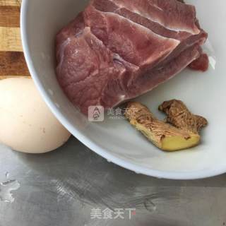 蛋蒸肉的做法步骤：1