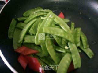 荷兰豆炒腰果的做法步骤：4
