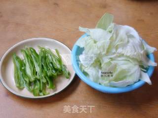 青椒炒包菜的做法步骤：3
