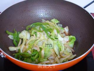 青椒炒包菜的做法步骤：7