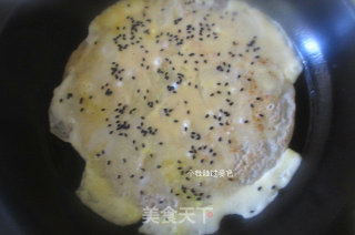 巧用饮料瓶做鸡蛋饼的做法步骤：5