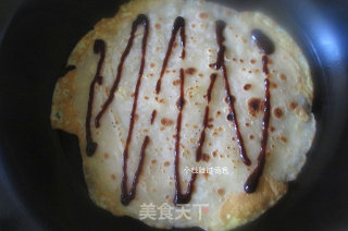 巧用饮料瓶做鸡蛋饼的做法步骤：7