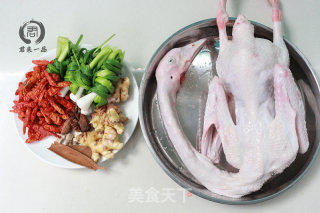 酸笋焖鹅，南雄鹅王，醉鹅的做法步骤：1