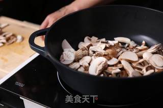 奶油蘑菇汤的做法步骤：1