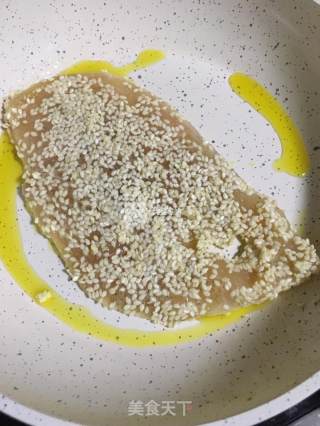 芝麻煎鸡胸的做法步骤：6