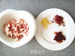 【蒜蓉肉末烤茄子】的做法步骤：2
