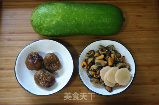 淡菜节瓜鸡脚汤的做法步骤：1