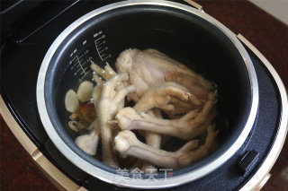 淡菜节瓜鸡脚汤的做法步骤：6