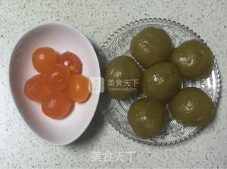广式莲蓉蛋黄月饼的做法步骤：4