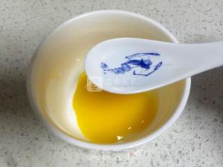 广式莲蓉蛋黄月饼的做法步骤：18