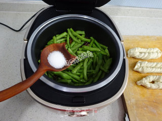 羊排扁豆粘卷子——#铁釜烧饭就是香#的做法步骤：18