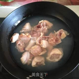 咖喱土豆炖鸡腿的做法步骤：1