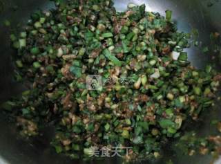 韭菜瘦肉馅蒸包&香葱瘦肉馅蒸饺的做法步骤：1