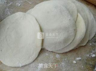 韭菜瘦肉馅蒸包&香葱瘦肉馅蒸饺的做法步骤：2