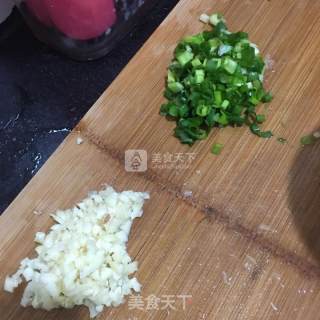 酸辣土豆丝炒肉的做法步骤：2