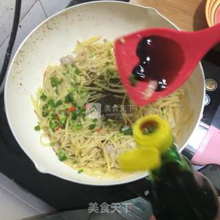 酸辣土豆丝炒肉的做法步骤：6
