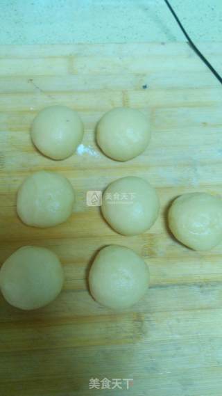 酥皮枣泥月饼的做法步骤：7