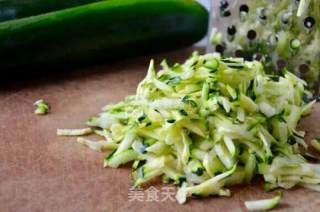 黄金黄瓜饼的做法步骤：1
