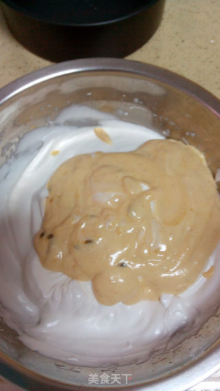 焦糖百香果戚风的做法步骤：8