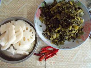 【我的食堂菜】炝炒酸菜脆藕片的做法步骤：1