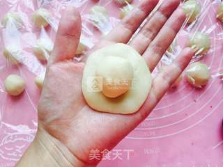 蛋黄酥的做法步骤：7