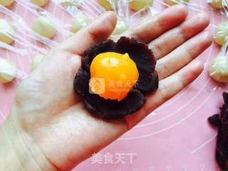 蛋黄酥的做法步骤：12