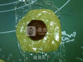 广式核桃豆沙月饼的做法步骤：13