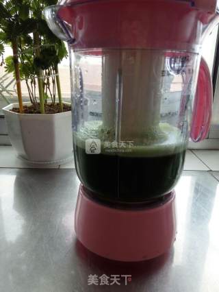 翡翠韭菜虾仁水饺的做法步骤：1